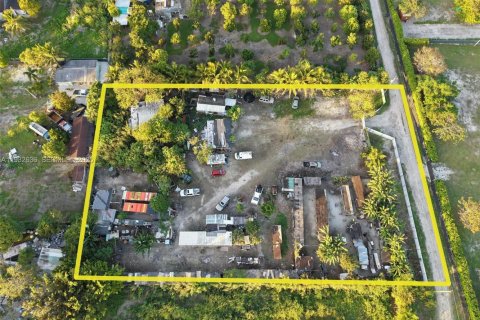 Propiedad comercial en venta en Miami, Florida № 1991860 - foto 4