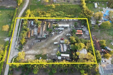 Propiedad comercial en venta en Miami, Florida № 1991860 - foto 6