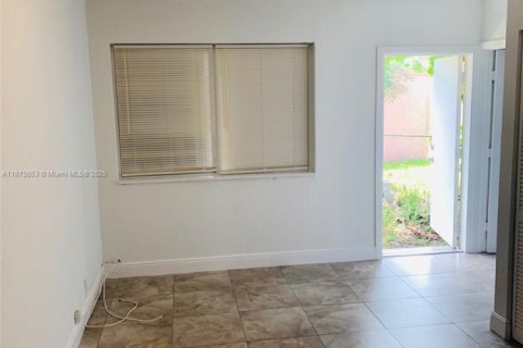 Villa ou maison à louer à Miami, Floride: 2 chambres, 129.32 m2 № 1924067 - photo 1