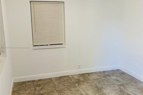 Villa ou maison à louer à Miami, Floride: 2 chambres, 129.32 m2 № 1924067 - photo 4