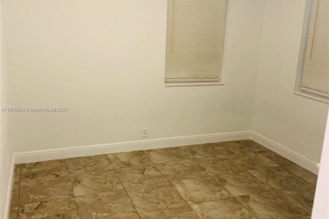 Villa ou maison à louer à Miami, Floride: 2 chambres, 129.32 m2 № 1924067 - photo 5