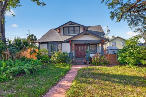 House in Saint Petersburg, Florida 3 bedrooms, 144.74 sq.m. № 2226335