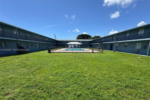 Copropriété à vendre à Lake Worth, Floride: 2 chambres, 68.19 m2 № 2240195 - photo 11
