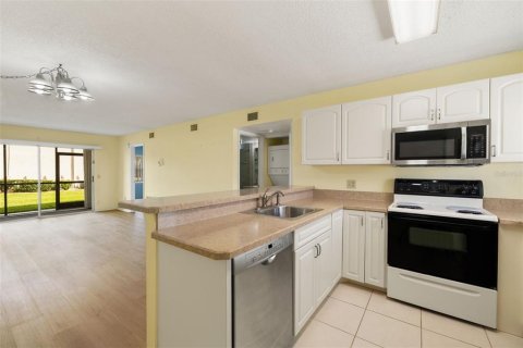 Купить кондоминиум в Пунта-Горда, Флорида 4 комнаты, 79.9м2, № 1531479 - фото 2