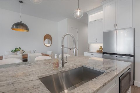 Touwnhouse à vendre à Tampa, Floride: 3 chambres, 189.06 m2 № 2200340 - photo 12