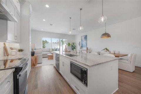 Touwnhouse à vendre à Tampa, Floride: 3 chambres, 189.06 m2 № 2200340 - photo 13