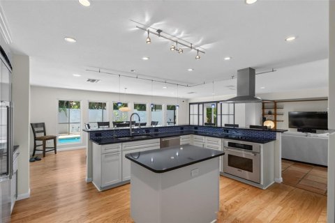 Villa ou maison à vendre à Sarasota, Floride: 4 chambres, 341.42 m2 № 2312405 - photo 17