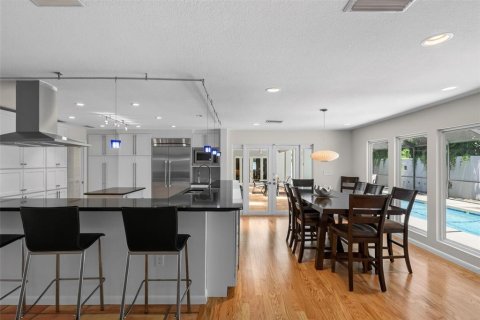 Villa ou maison à vendre à Sarasota, Floride: 4 chambres, 341.42 m2 № 2312405 - photo 12