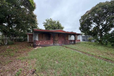 House in Miami Gardens, Florida 4 bedrooms, 109.16 sq.m. № 2065370