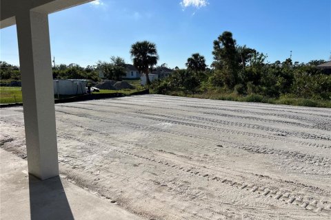House in Port Charlotte, Florida 4 bedrooms, 201.51 sq.m. № 1342669 - photo 8