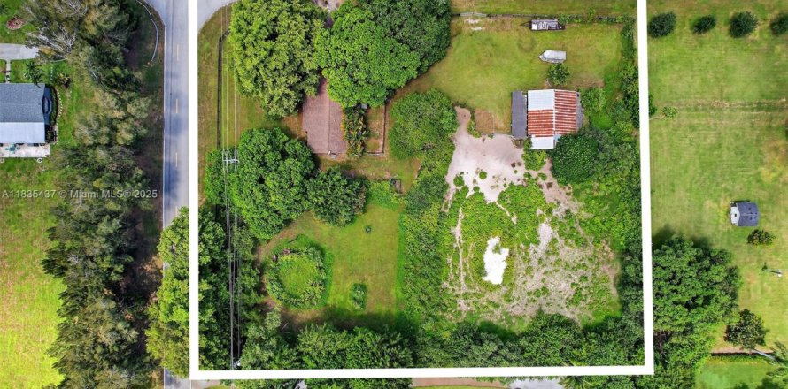 House in Davie, Florida 3 bedrooms, 171.13 sq.m. № 1858870