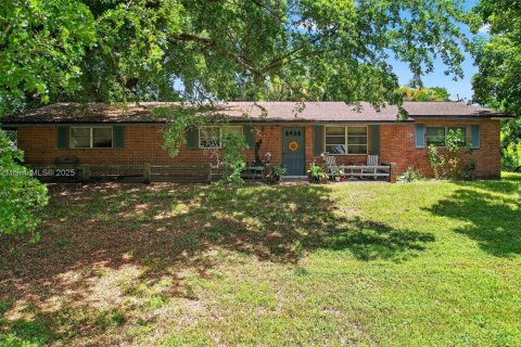 House in Davie, Florida 3 bedrooms, 171.13 sq.m. № 1858870 - photo 14