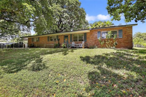 House in Davie, Florida 3 bedrooms, 171.13 sq.m. № 1858870 - photo 2