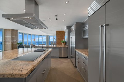 Condo in Miami Beach, Florida, 3 bedrooms № 2180071 - photo 14