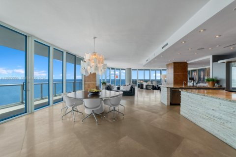 Condo in Miami Beach, Florida, 3 bedrooms № 2180071 - photo 11