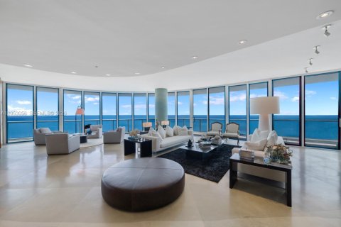 Condo in Miami Beach, Florida, 3 bedrooms № 2180071 - photo 2