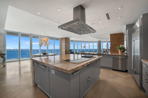 Condo in Miami Beach, Florida, 3 bedrooms № 2180071 - photo 12