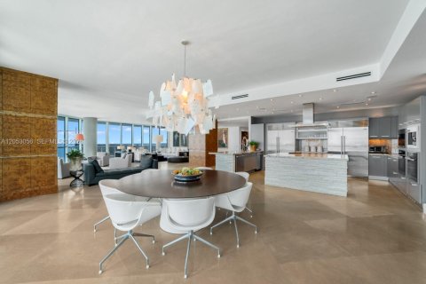 Condo in Miami Beach, Florida, 3 bedrooms № 2180071 - photo 10