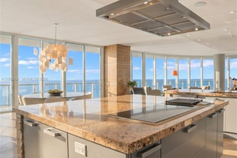 Condo in Miami Beach, Florida, 3 bedrooms № 2180071 - photo 13