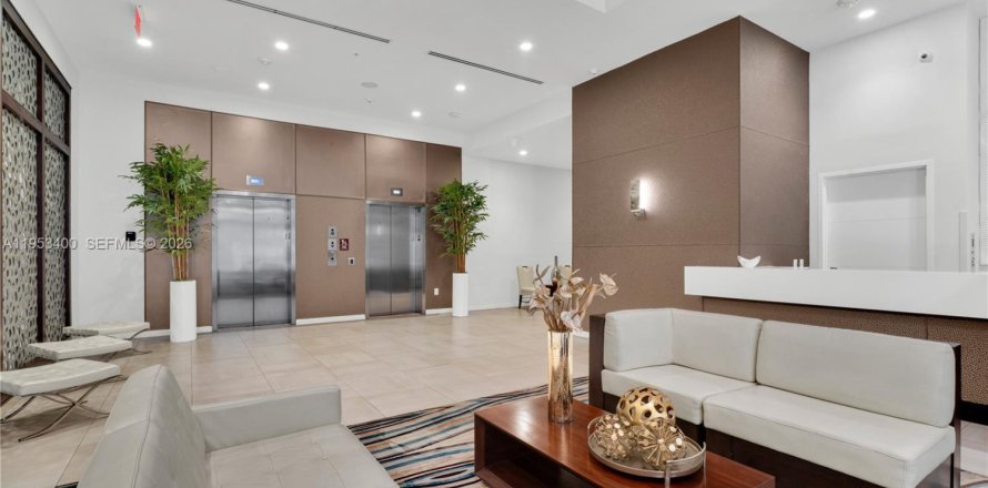 Condominio en Doral, Florida, 1 dormitorio  № 2007859