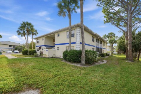 Condominio en venta en Port St. Lucie, Florida, 2 dormitorios, 72.65 m2 № 2077879 - foto 5