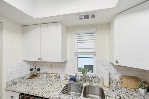 Condominio en venta en Port St. Lucie, Florida, 2 dormitorios, 72.65 m2 № 2077879 - foto 12