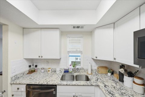 Condominio en venta en Port St. Lucie, Florida, 2 dormitorios, 72.65 m2 № 2077879 - foto 4