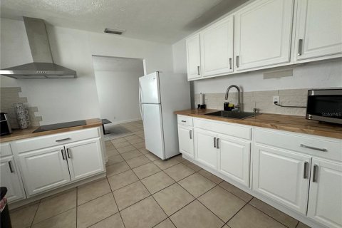 Duplex in Tampa, Florida 2 bedrooms, 132.01 sq.m. № 1909065 - photo 4
