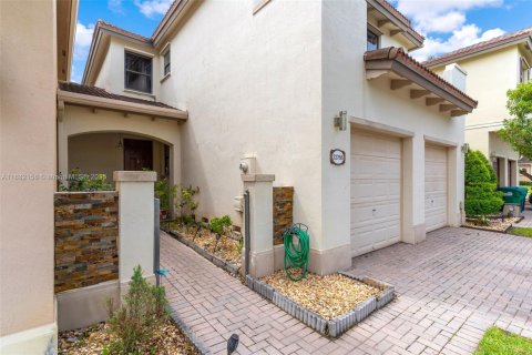 Adosado en venta en Cutler Bay, Florida, 4 dormitorios, 204.48 m2 № 1930898 - foto 4