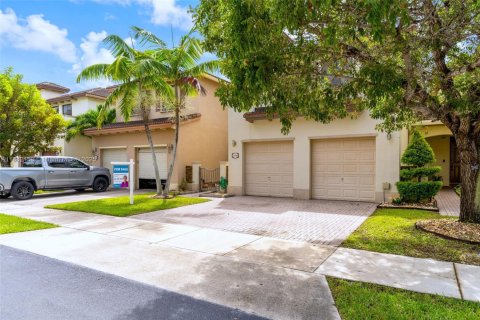Adosado en venta en Cutler Bay, Florida, 4 dormitorios, 204.48 m2 № 1930898 - foto 3