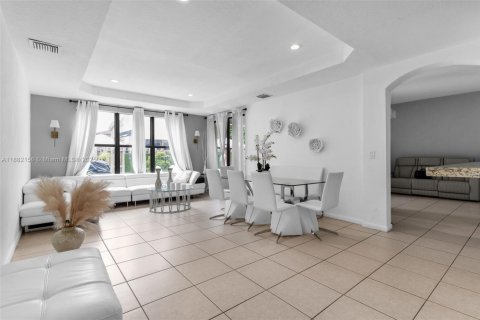 Adosado en venta en Cutler Bay, Florida, 4 dormitorios, 204.48 m2 № 1930898 - foto 5