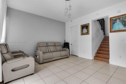 Adosado en venta en Cutler Bay, Florida, 4 dormitorios, 204.48 m2 № 1930898 - foto 16
