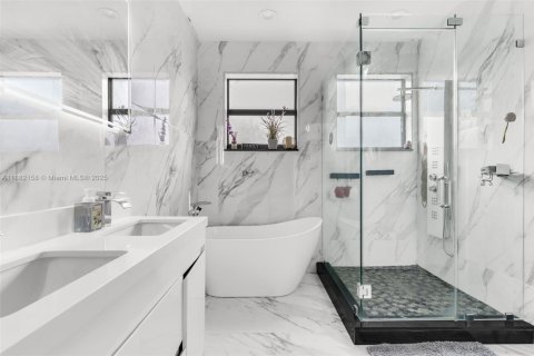 Adosado en venta en Cutler Bay, Florida, 4 dormitorios, 204.48 m2 № 1930898 - foto 25