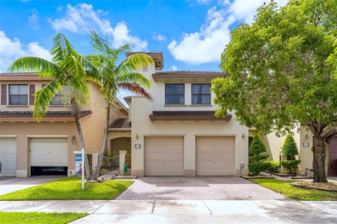 Adosado en venta en Cutler Bay, Florida, 4 dormitorios, 204.48 m2 № 1930898 - foto 2