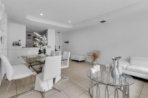 Adosado en venta en Cutler Bay, Florida, 4 dormitorios, 204.48 m2 № 1930898 - foto 9