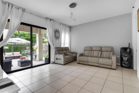 Adosado en venta en Cutler Bay, Florida, 4 dormitorios, 204.48 m2 № 1930898 - foto 15