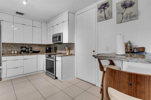 Adosado en venta en Cutler Bay, Florida, 4 dormitorios, 204.48 m2 № 1930898 - foto 11