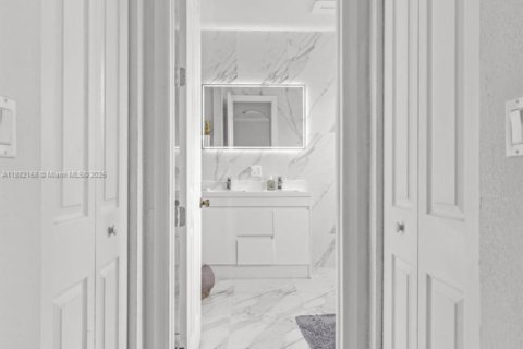 Adosado en venta en Cutler Bay, Florida, 4 dormitorios, 204.48 m2 № 1930898 - foto 23