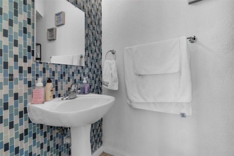 Adosado en venta en Cutler Bay, Florida, 4 dormitorios, 204.48 m2 № 1930898 - foto 19