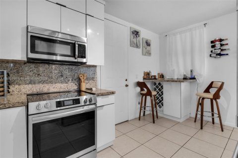 Adosado en venta en Cutler Bay, Florida, 4 dormitorios, 204.48 m2 № 1930898 - foto 14