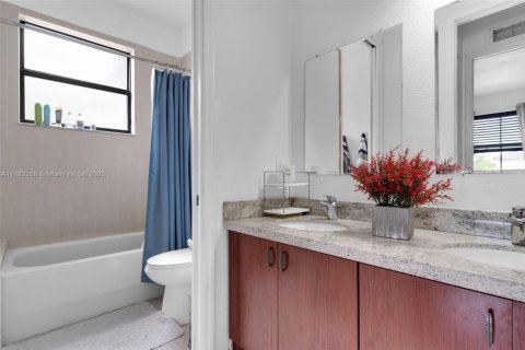 Adosado en venta en Cutler Bay, Florida, 4 dormitorios, 204.48 m2 № 1930898 - foto 28