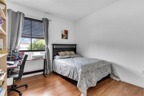 Adosado en venta en Cutler Bay, Florida, 4 dormitorios, 204.48 m2 № 1930898 - foto 29