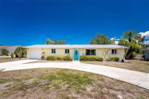 House in Englewood, Florida 2 bedrooms, 107.21 sq.m. № 2102014