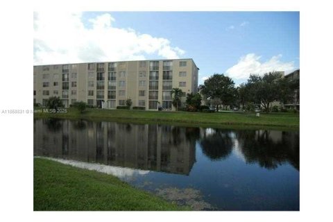 Condo in Lauderhill, Florida, 2 bedrooms  № 1888310 - photo 24