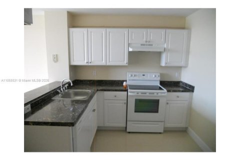 Condo in Lauderhill, Florida, 2 bedrooms  № 1888310 - photo 11
