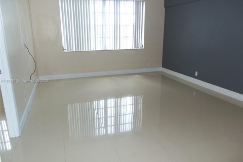 Condo in Lauderhill, Florida, 2 bedrooms  № 1888310 - photo 6