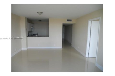 Condo in Lauderhill, Florida, 2 bedrooms  № 1888310 - photo 12
