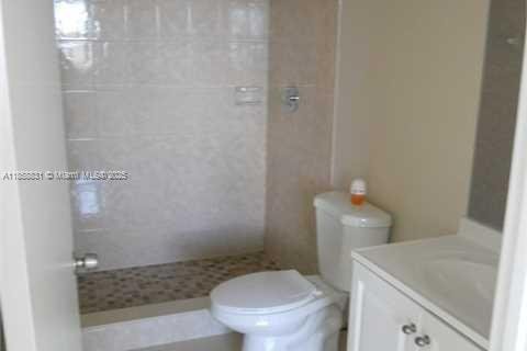 Condo in Lauderhill, Florida, 2 bedrooms  № 1888310 - photo 18
