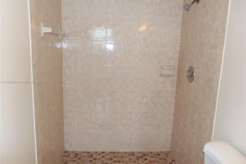Condo in Lauderhill, Florida, 2 bedrooms  № 1888310 - photo 17