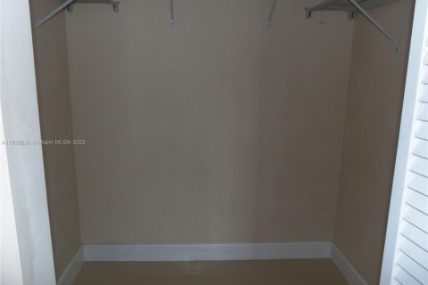 Condo in Lauderhill, Florida, 2 bedrooms  № 1888310 - photo 10